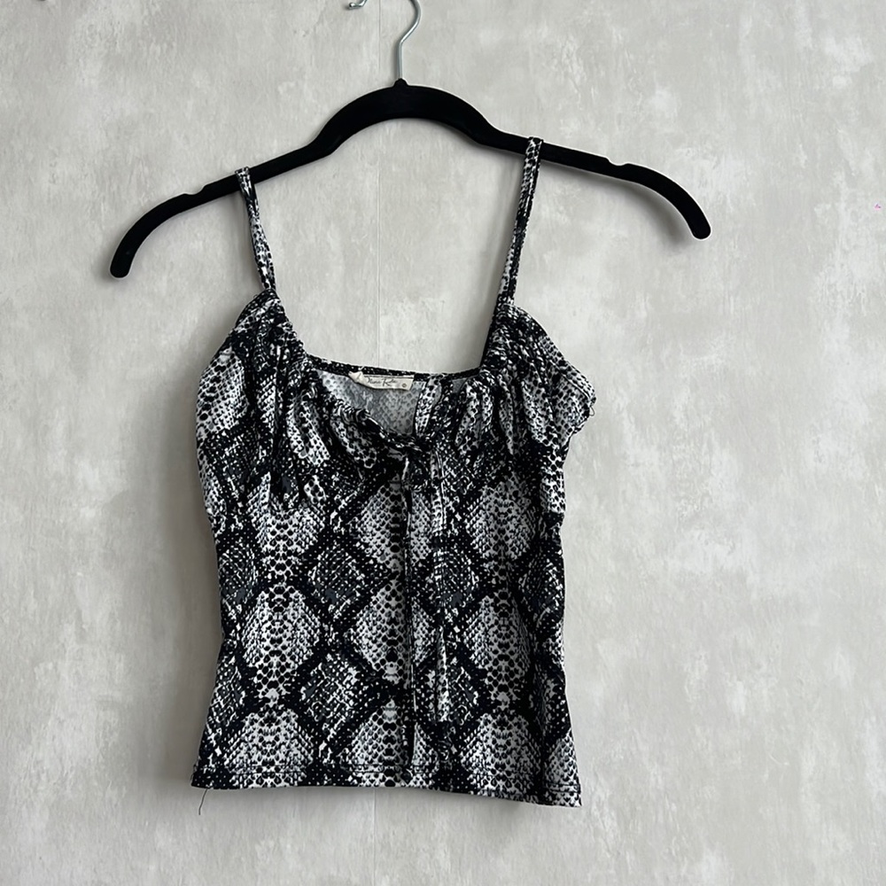 Snake detail top